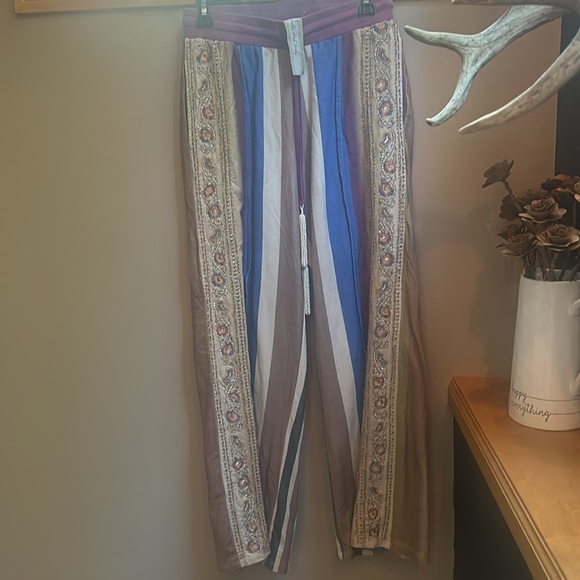 Aratta Must Have Sweatpants - Picture 2 of 3